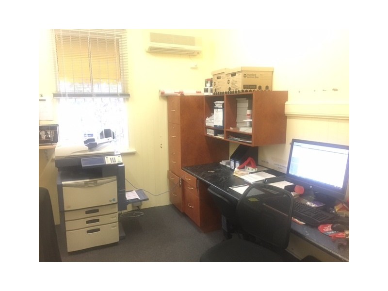 76 Warwick Rd, Ipswich QLD 4305