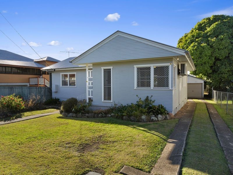 2A Sinclair St, Newtown QLD 4305