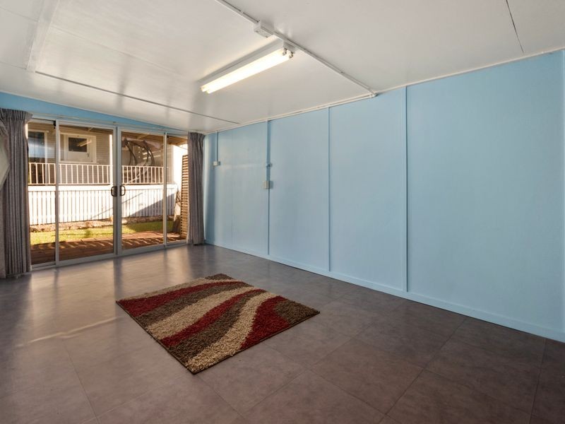 2A Sinclair St, Newtown QLD 4305