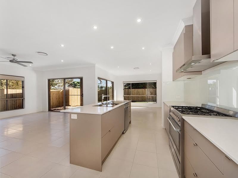 61a Sunset Road, Kenmore QLD 4069