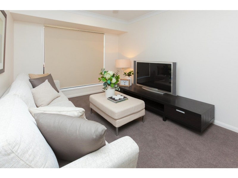 11 JOHN ST, Walloon QLD 4306