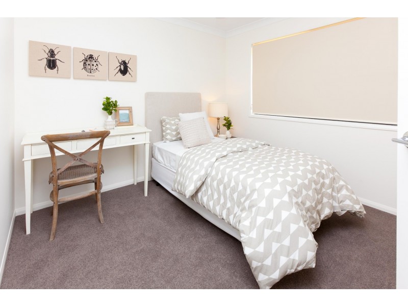 11 JOHN ST, Walloon QLD 4306