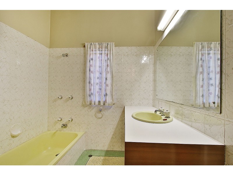 9 McGill St, Raceview QLD 4305