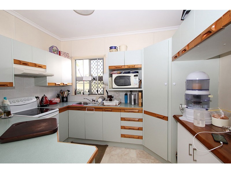 42 Raceview Street, Raceview QLD 4305