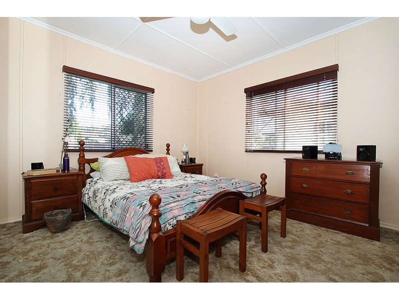 42 Raceview Street, Raceview QLD 4305