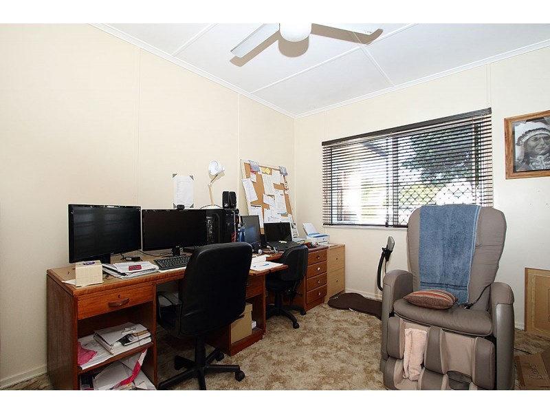 42 Raceview Street, Raceview QLD 4305