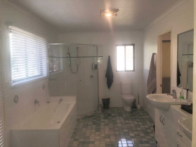 33 Lather Road, Bellbowrie QLD 4070