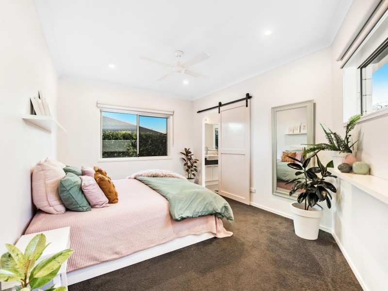 16 Splendid Drive, South Ripley QLD 4306