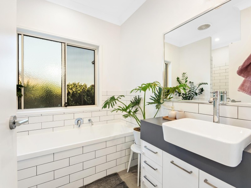 16 Splendid Drive, South Ripley QLD 4306