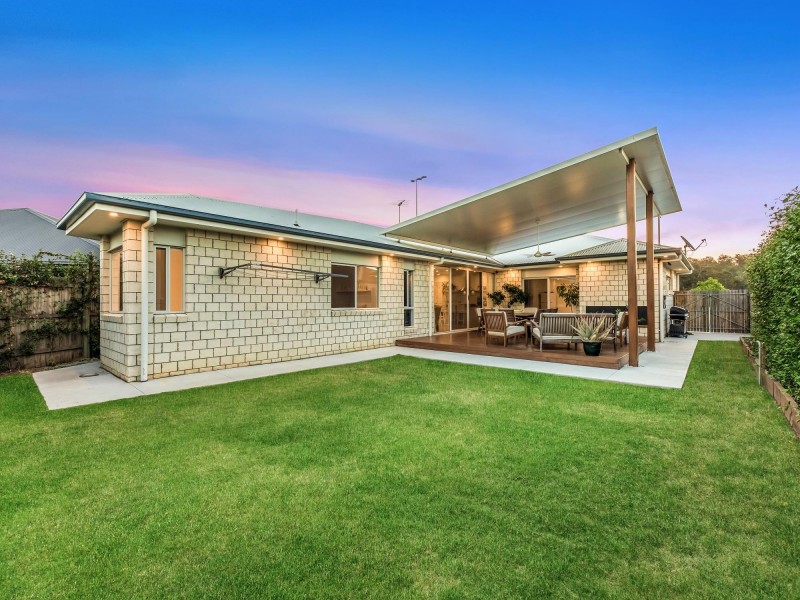 16 Splendid Drive, South Ripley QLD 4306