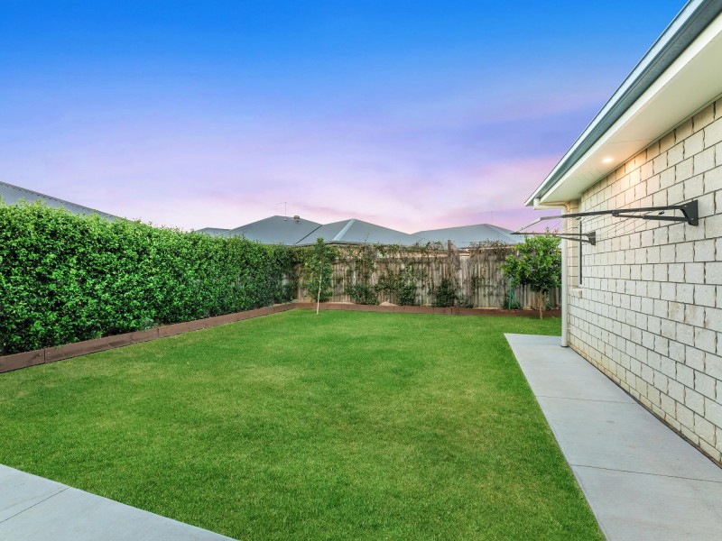 16 Splendid Drive, South Ripley QLD 4306