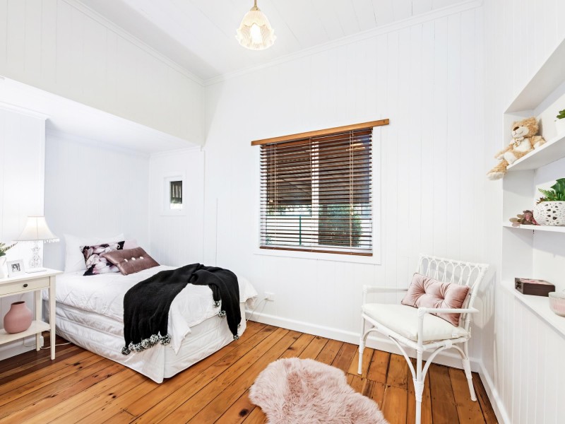 11 William Street, Bundamba QLD 4304