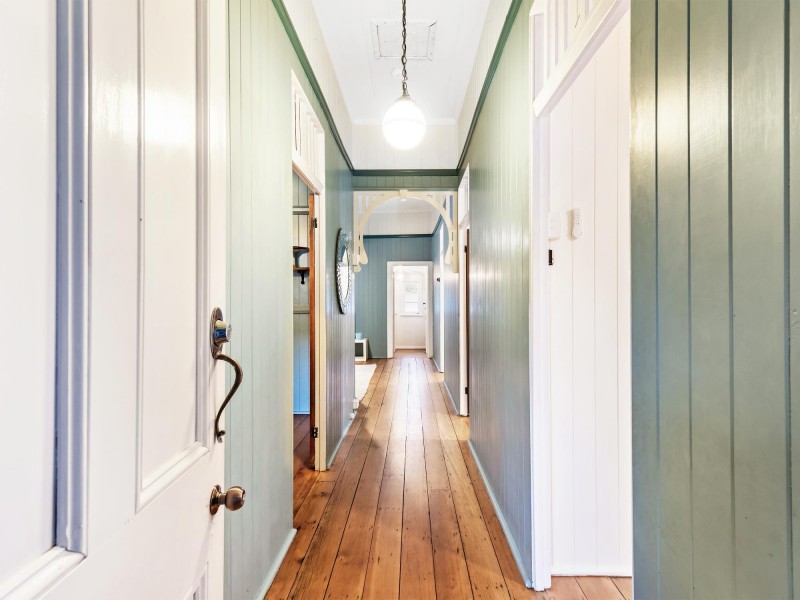 139 Blackstone Road, Silkstone QLD 4304