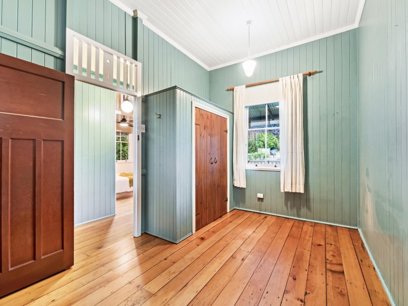 139 Blackstone Road, Silkstone QLD 4304