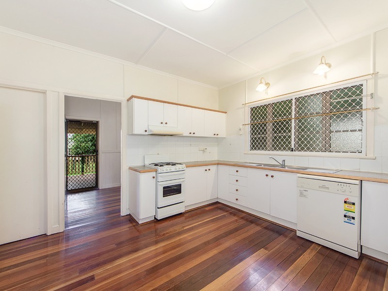 1 Taylor Street, Eastern Heights QLD 4305