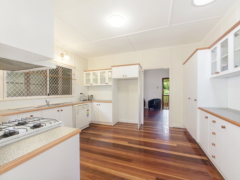 1 Taylor Street, Eastern Heights QLD 4305