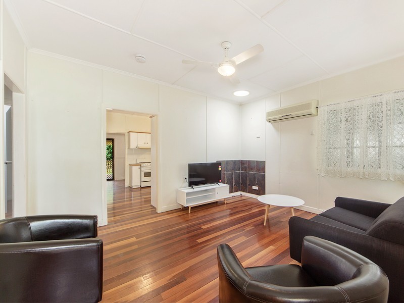 1 Taylor Street, Eastern Heights QLD 4305