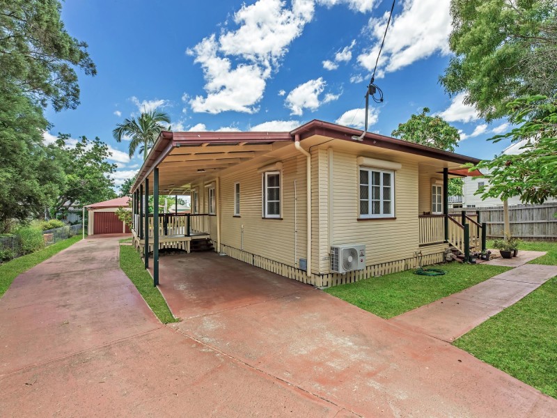 1 Taylor Street, Eastern Heights QLD 4305
