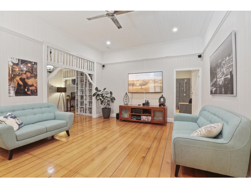 3 Brisbane Road, Newtown QLD 4305