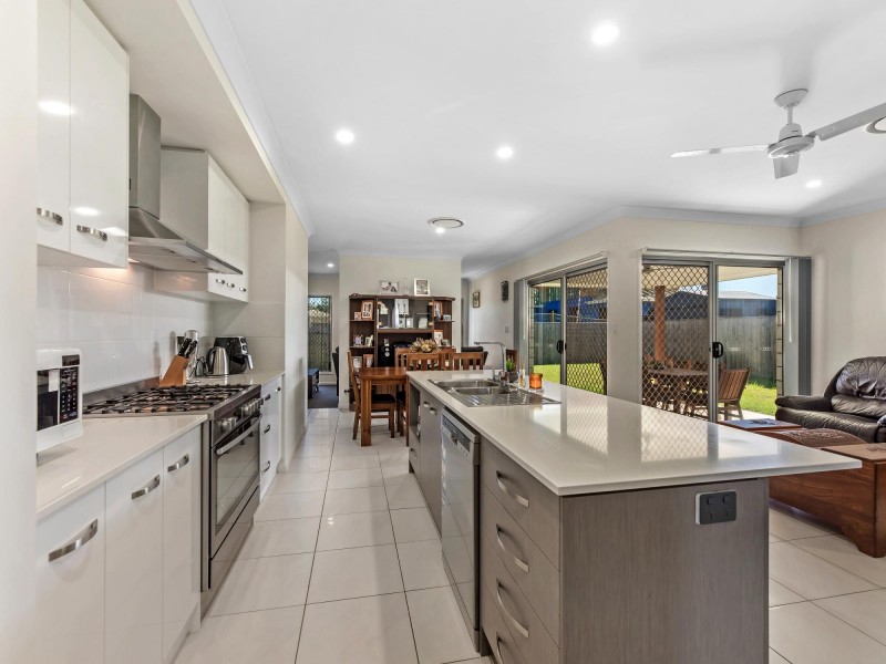 8 Mary Crescent, Rosewood QLD 4340