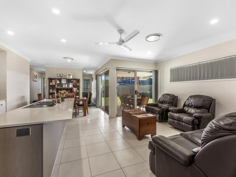 8 Mary Crescent, Rosewood QLD 4340