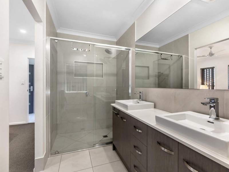 8 Mary Crescent, Rosewood QLD 4340