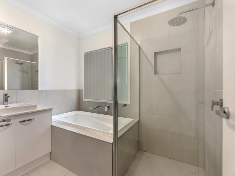 8 Mary Crescent, Rosewood QLD 4340