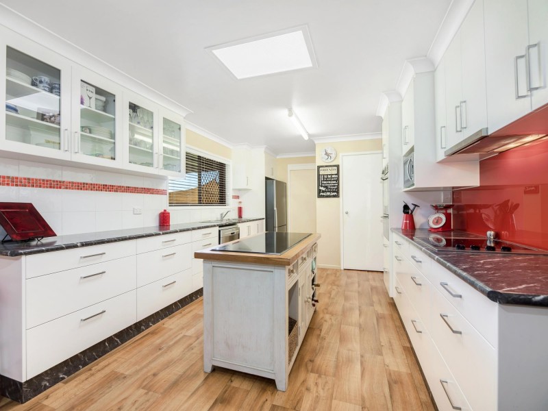 129 Adelong Avenue, Thagoona QLD 4306