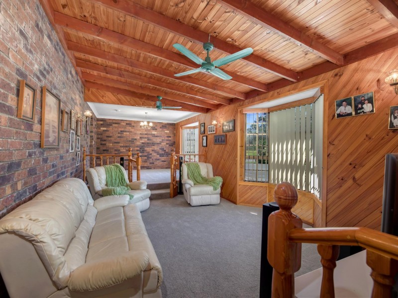 129 Adelong Avenue, Thagoona QLD 4306