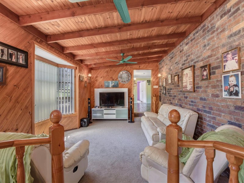 129 Adelong Avenue, Thagoona QLD 4306