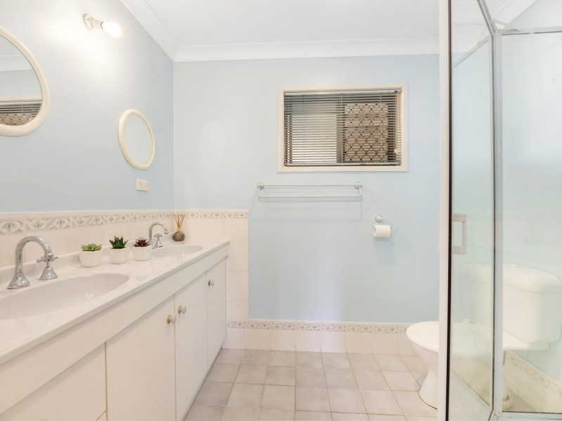 129 Adelong Avenue, Thagoona QLD 4306