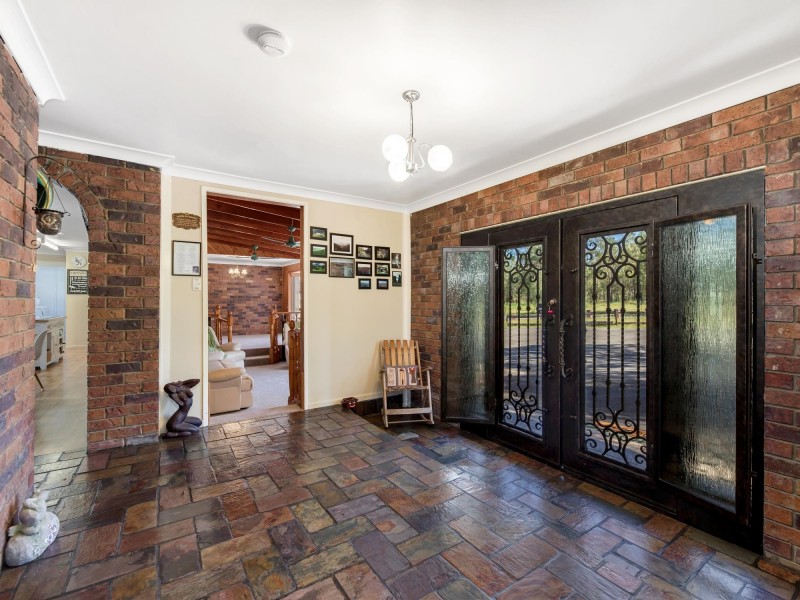 129 Adelong Avenue, Thagoona QLD 4306