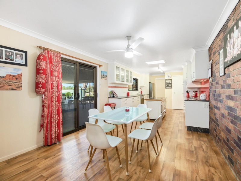129 Adelong Avenue, Thagoona QLD 4306