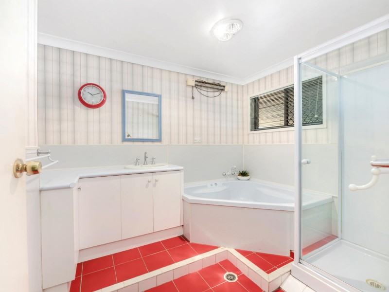 129 Adelong Avenue, Thagoona QLD 4306