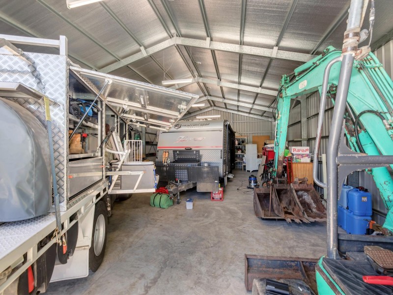 129 Adelong Avenue, Thagoona QLD 4306