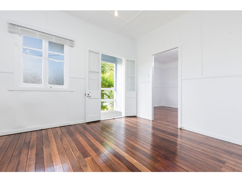 3 Vineyard Street, One Mile QLD 4305