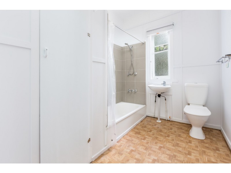 3 Vineyard Street, One Mile QLD 4305