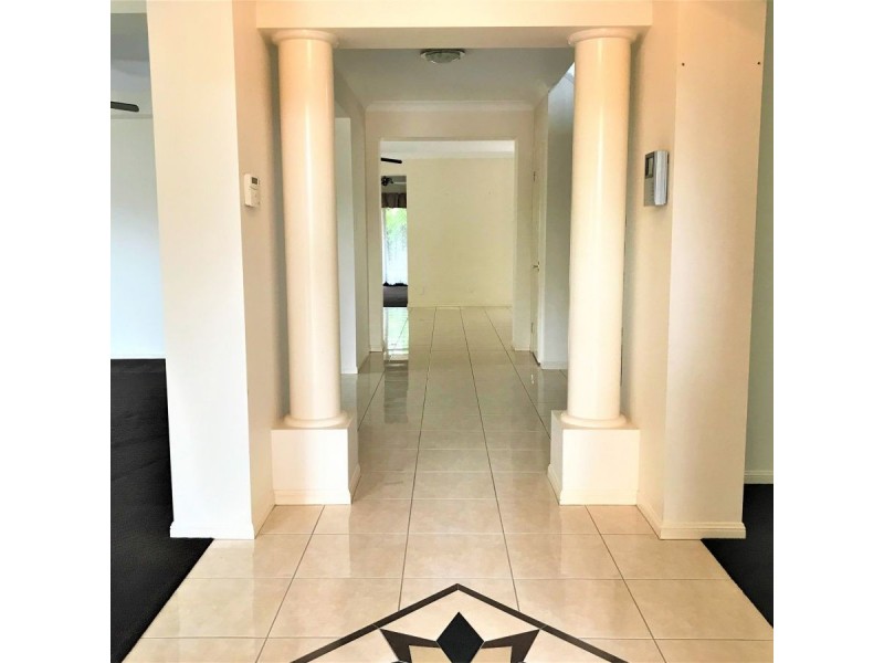 5 Coopers Close, Sinnamon Park QLD 4073