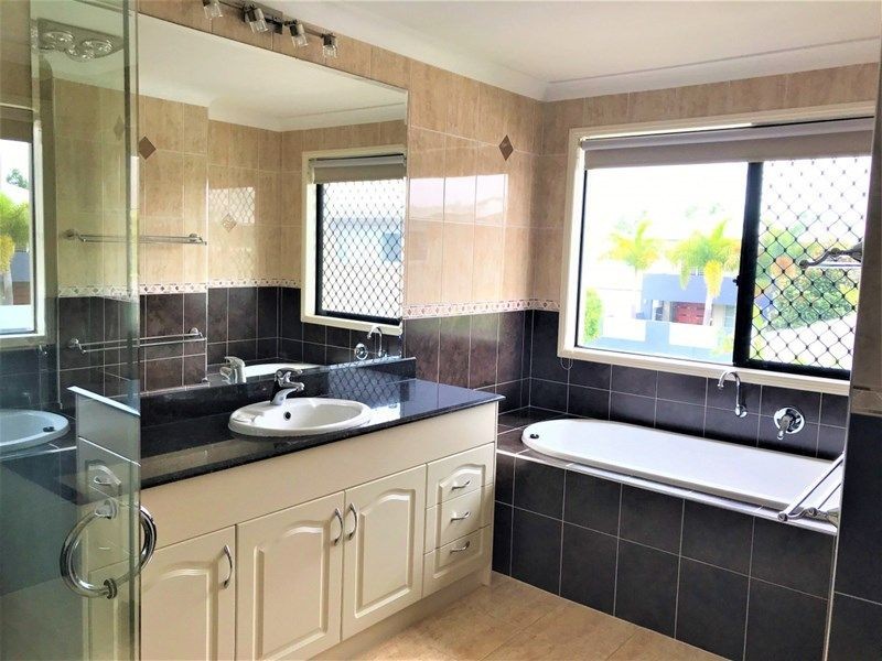 5 Coopers Close, Sinnamon Park QLD 4073