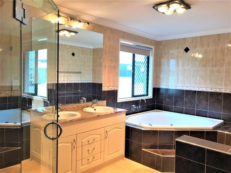 5 Coopers Close, Sinnamon Park QLD 4073