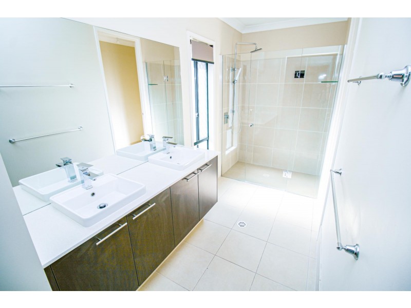 8 Denning Street, Fernvale QLD 4306