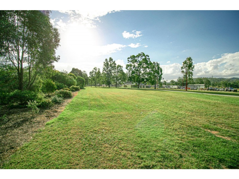 8 Denning Street, Fernvale QLD 4306