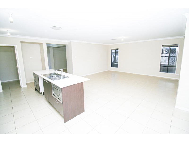 8 Denning Street, Fernvale QLD 4306