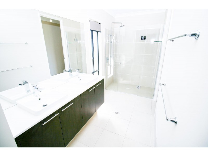 8 Denning Street, Fernvale QLD 4306