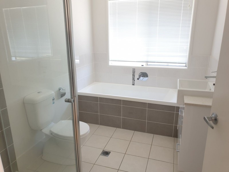 3 Edward Street, One Mile QLD 4305