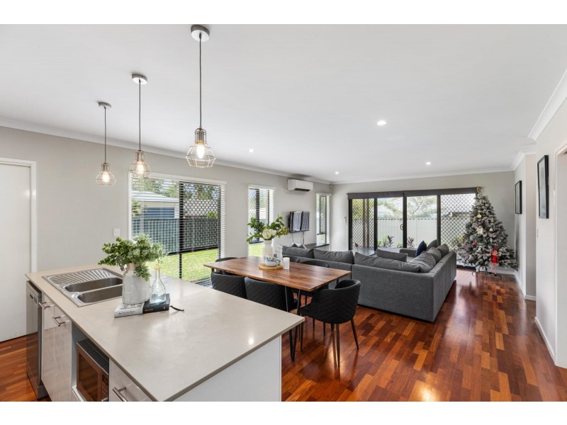 13 Knightsbridge Drive, Chuwar QLD 4306