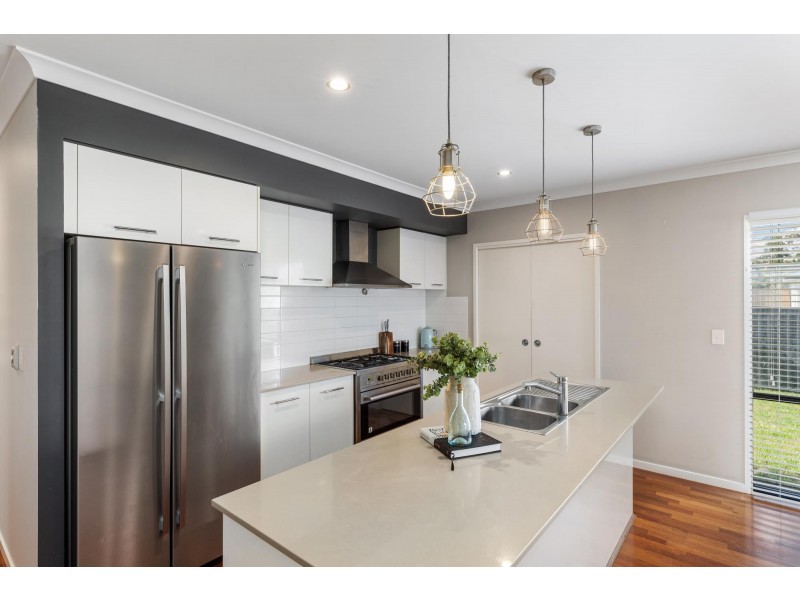 13 Knightsbridge Drive, Chuwar QLD 4306