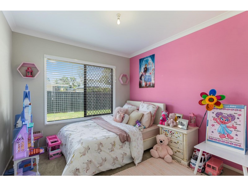 13 Knightsbridge Drive, Chuwar QLD 4306