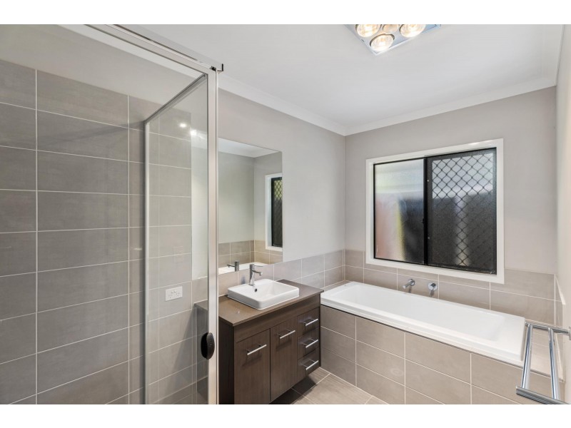 13 Knightsbridge Drive, Chuwar QLD 4306