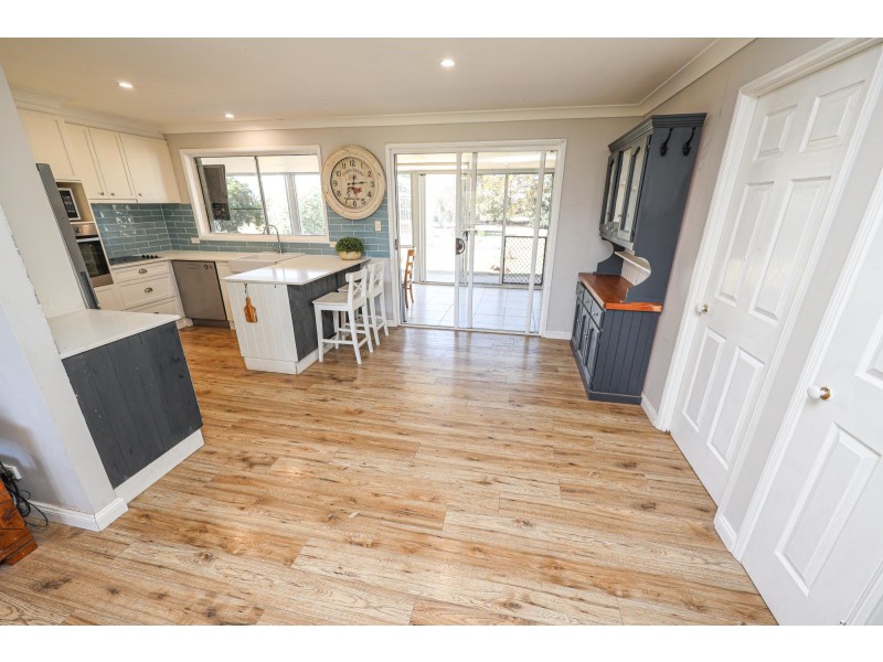 22 Harpeng Road, Wivenhoe Pocket QLD 4306
